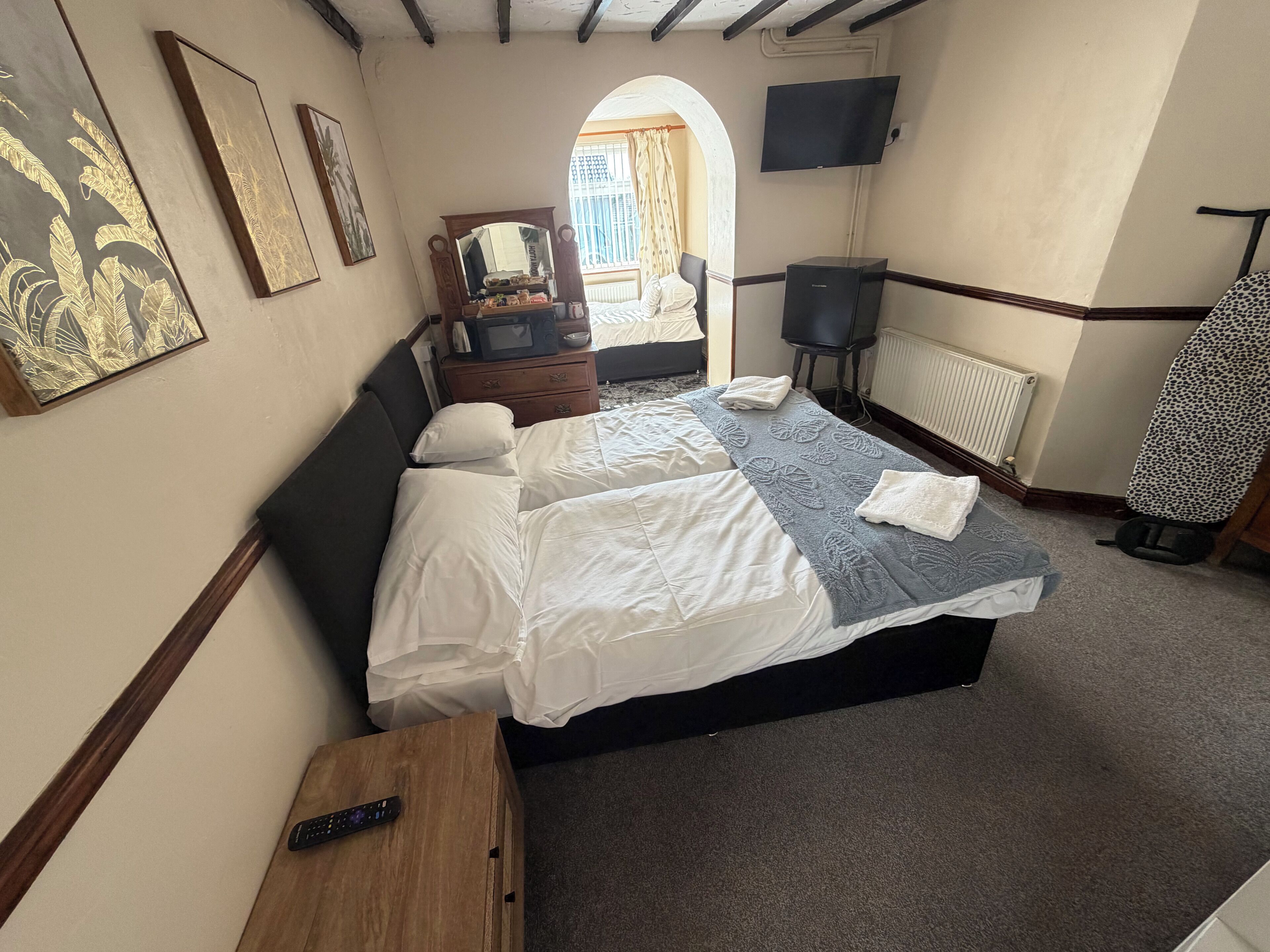 Standard family of 5 room | Tabla de planchar con plancha, wifi gratis y ropa de cama 