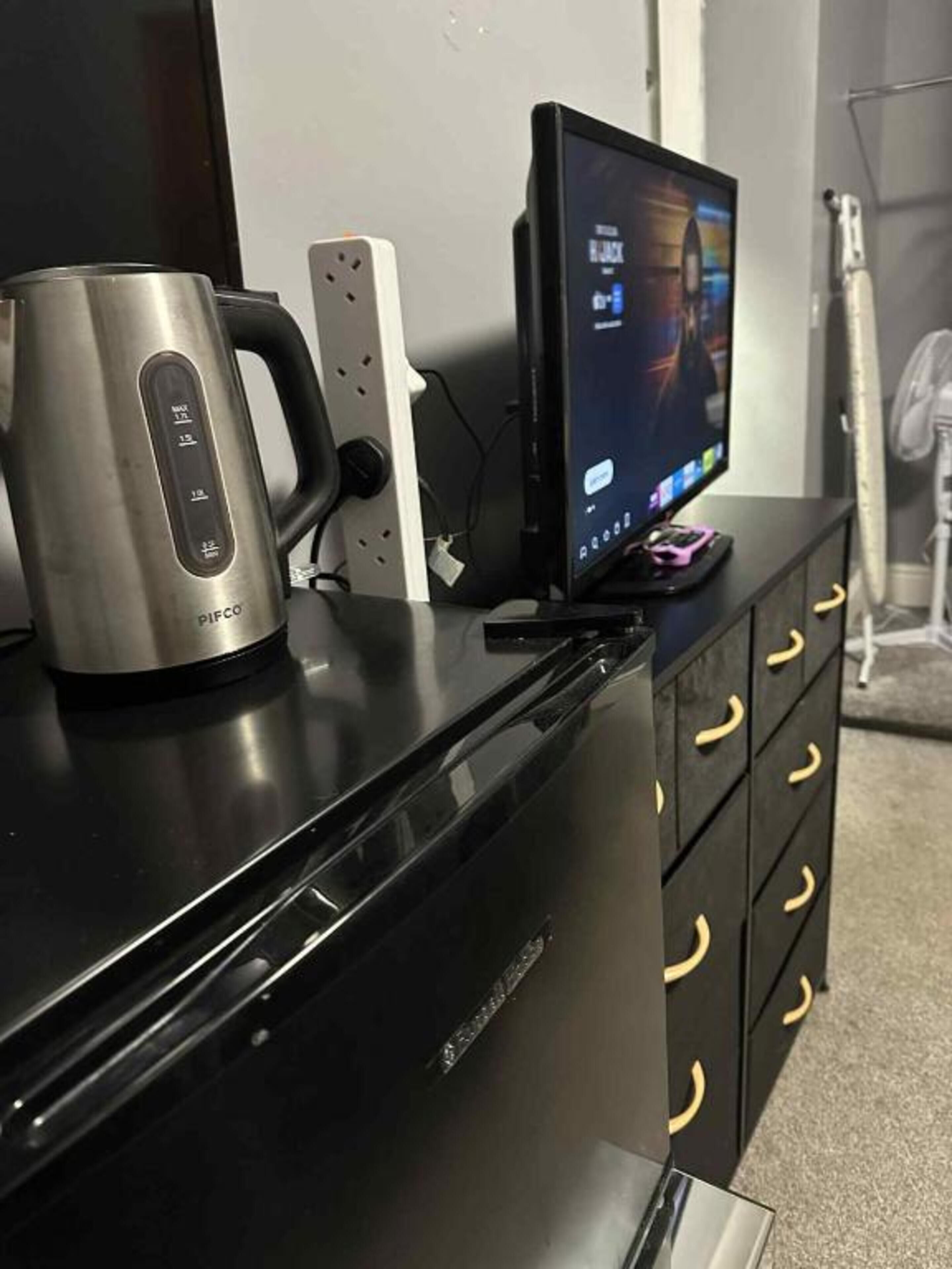 Standard Twin Room - Shared | Iron/ironing board, free WiFi, bed sheets