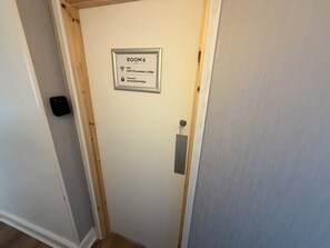 Standaard Twin kamer, 2 eenpersoonsbedden | Een strijkplank/strijkijzer, gratis wifi, beddengoed