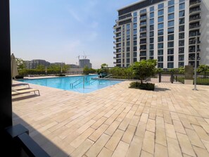 Outdoor pool - Stylish 1 bedroom Apartment Dubai Hills Executive Residence (Dubai)