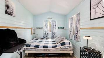 1 slaapkamer, een strijkplank/strijkijzer, wifi