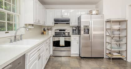 Welcome to your serene escape in East Hampton! 3-bedroom, 2.5 bathrooms with AC