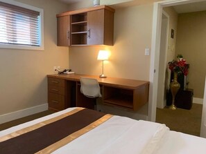 3 室のベッドルーム、アイロン / アイロン台、インターネット、ベッドシーツ