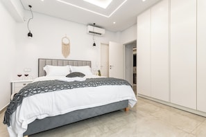 2 bedrooms, iron/ironing board, travel cot, free WiFi