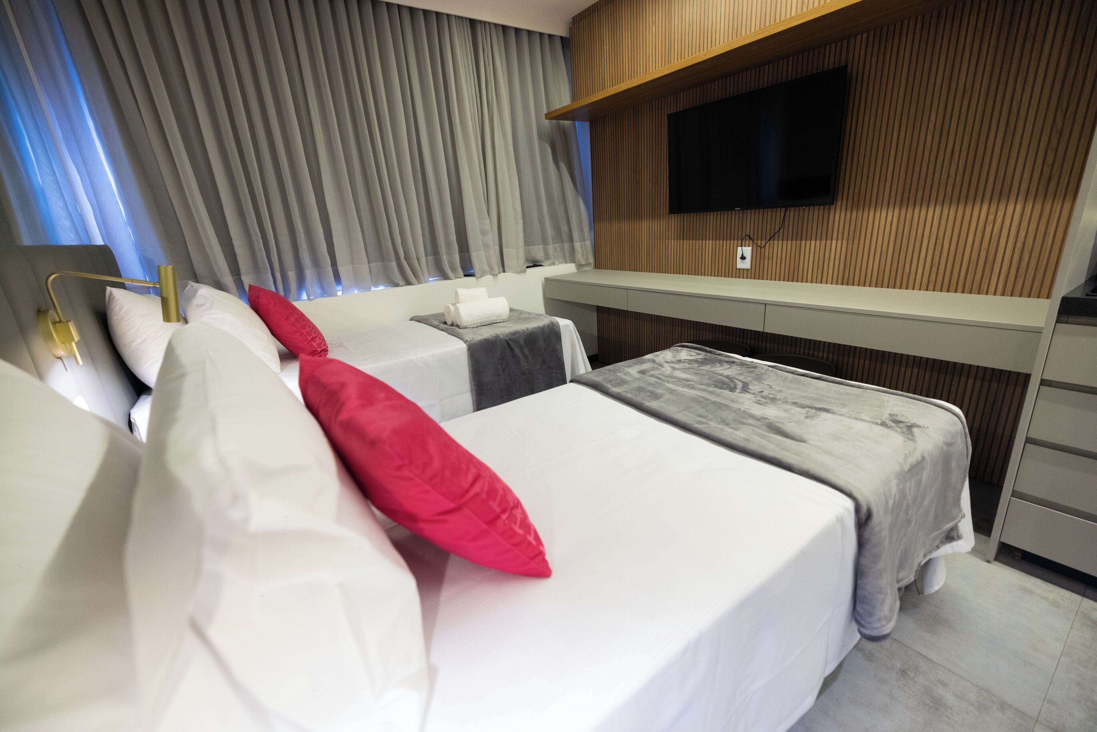 Studio, 2 Twin Beds | In-room safe, desk, blackout drapes, free WiFi