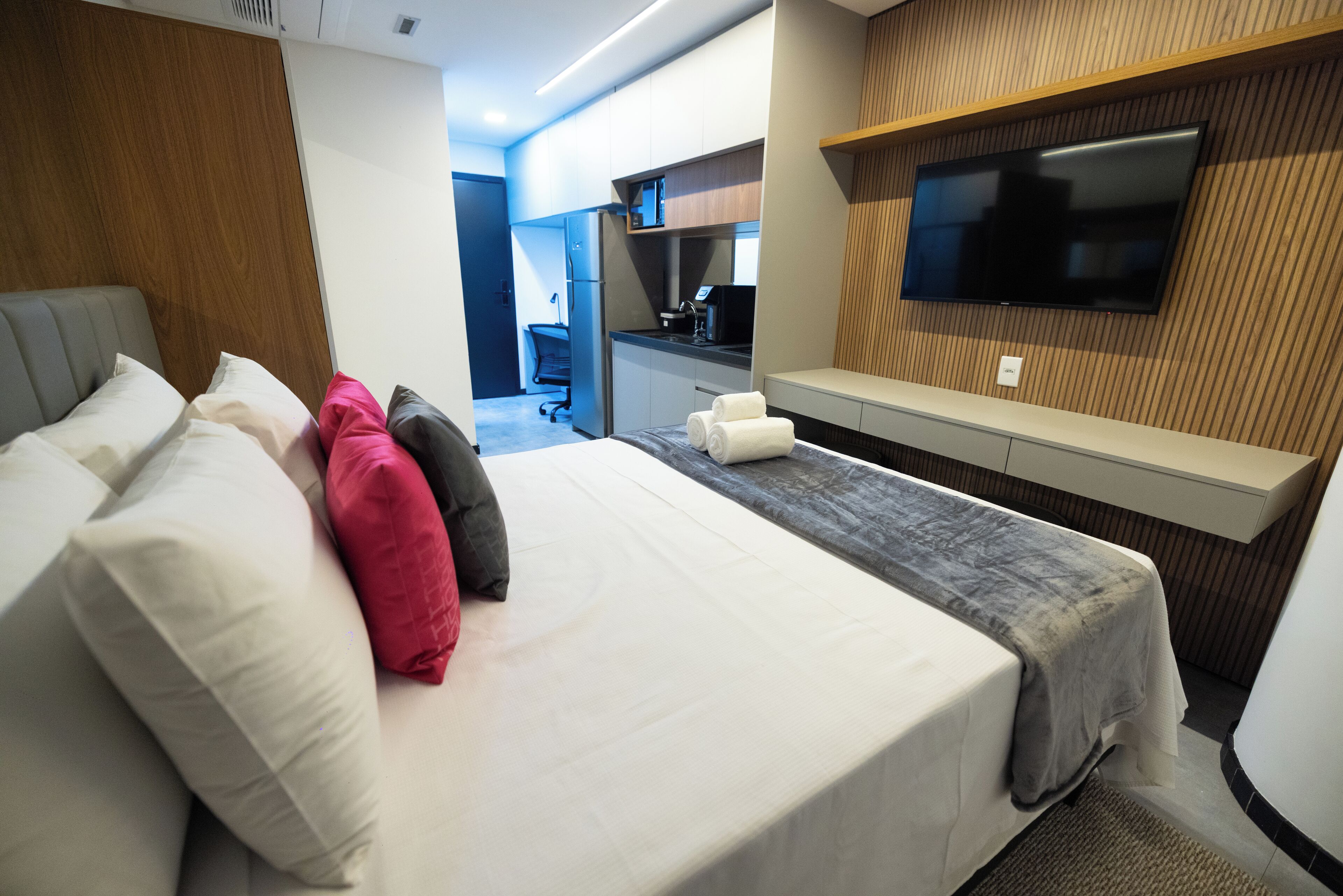 Cofres nos quartos, escrivaninha, cortinas blackout, Wi-Fi de cortesia