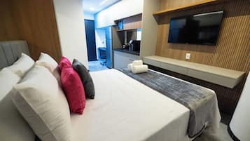 Zimmersafe, Schreibtisch, Verdunkelungsvorhänge, kostenloses WLAN