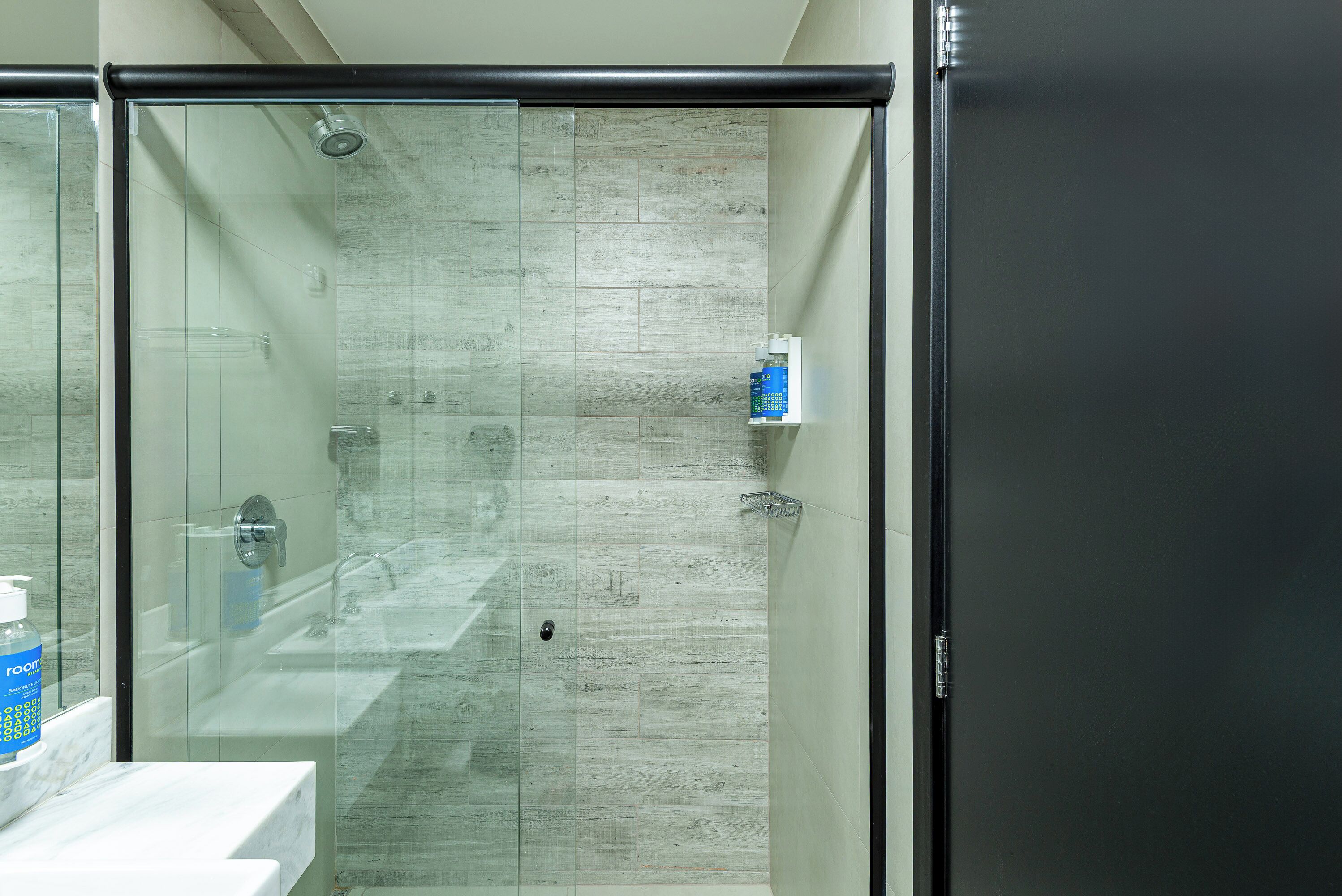 Studio Superior | Kamar mandi | Shower, pancuran hujan, pengering rambut, dan handuk