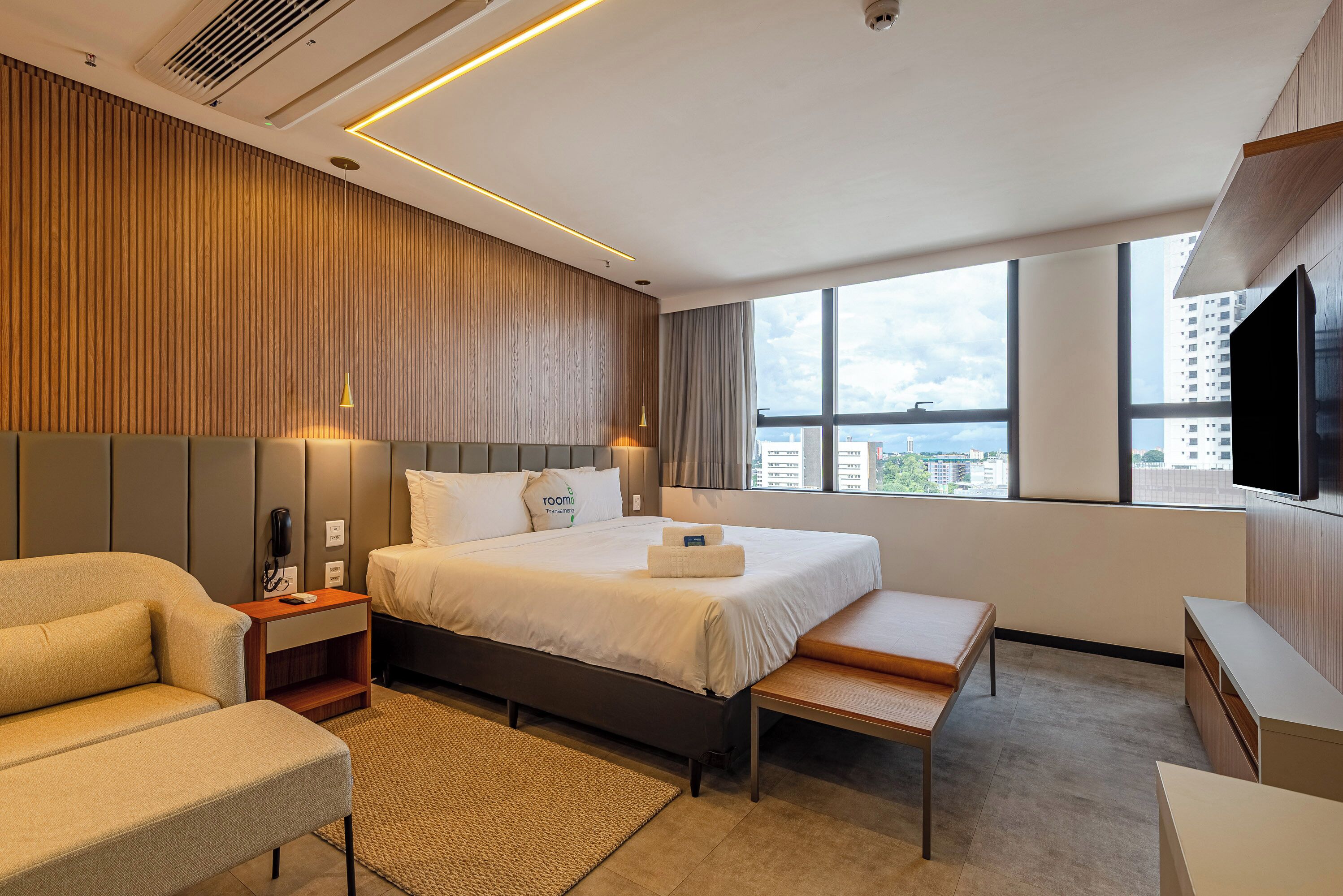 Deluxe Studio | In-room safe, desk, blackout drapes, free WiFi