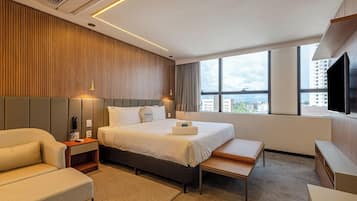 Deluxe Studio | In-room safe, desk, blackout drapes, free WiFi