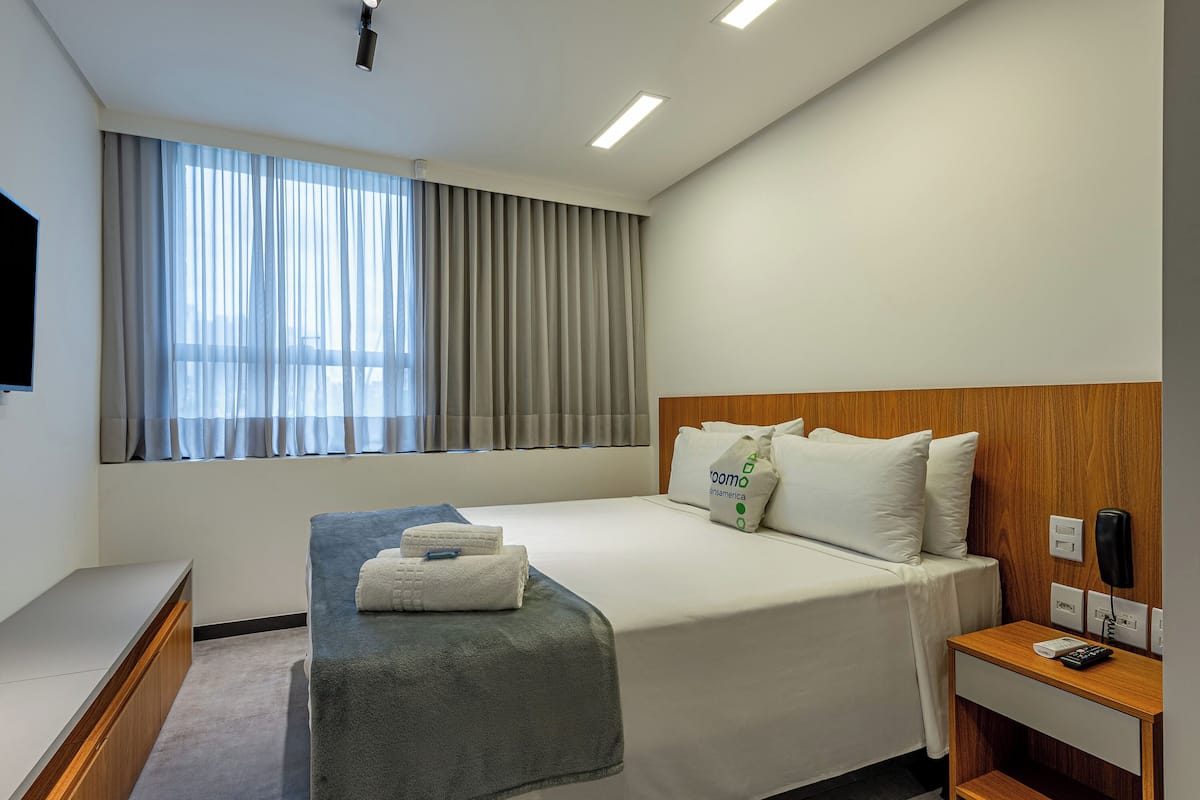 Studio | In-room safe, desk, blackout drapes, free WiFi