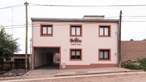 A two-story building with a sign reading "NaNitas Tampu Wasi" and the number 499. - Ñañitas Tampu Wasi (Maimara)