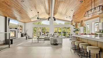 Smart TV, chimenea, tenis de mesa y estéreo