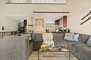 Smart-TV, Kamin, Stereoanlage