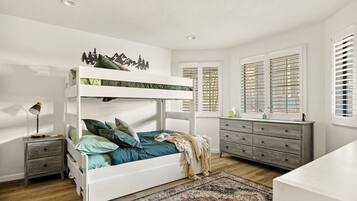 3 slaapkamers, een strijkplank/strijkijzer, gratis wifi, beddengoed