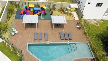 Kolam renang outdoor