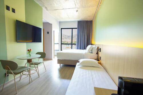Quarto superluxo | Cofres nos quartos, cortinas blackout, quartos à prova de som