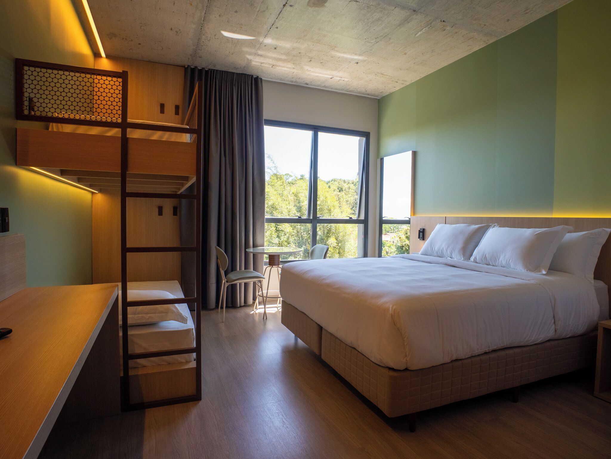 Familierom (Luxo) | Safe på rommet, blendingsgardiner, lydisolert og wi-fi (inkludert)