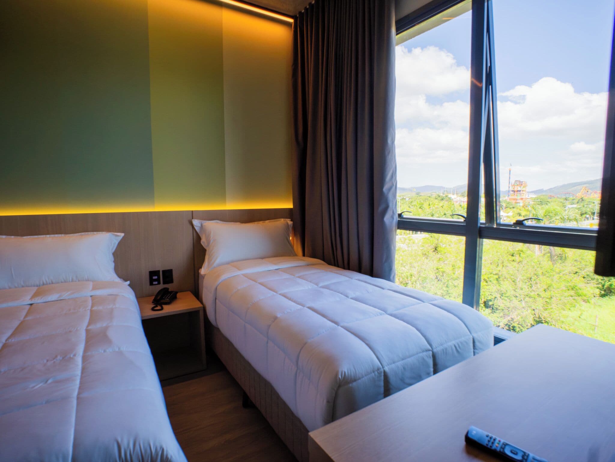 Tomannsrom – deluxe, parkutsikt | Safe på rommet, blendingsgardiner, lydisolert og wi-fi (inkludert)