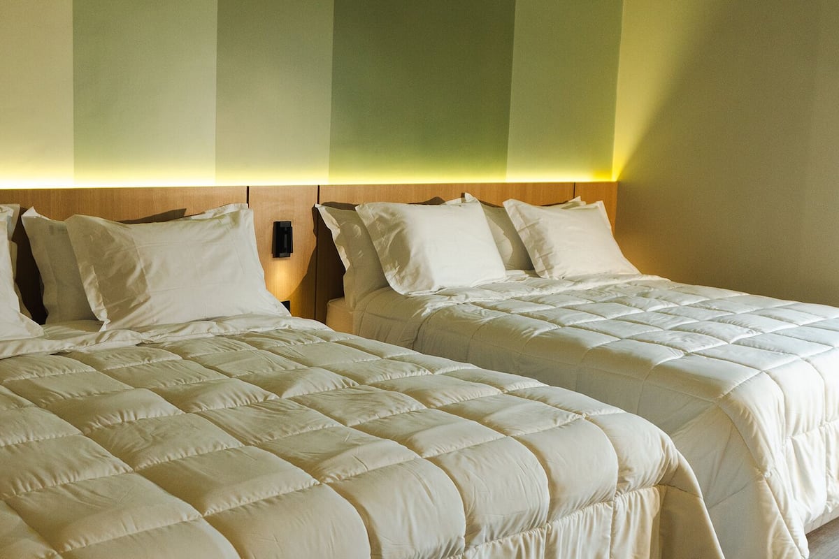 Kahden hengen deluxe-huone (yksi tai kaksi sänkyä) | Tallelokero huoneessa, pimennysverhot, äänieristys, ilmainen Wi-Fi