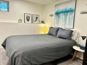 1 bedroom, iron/ironing board, WiFi, bed sheets - Renovated Cambridge Base Steps to Porter Sq (Cambridge)
