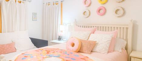 4 bedrooms, desk, iron/ironing board, travel crib