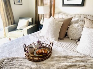 4 bedrooms, desk, iron/ironing board, travel crib