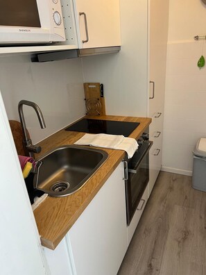 Microwave, oven, stovetop - Montreux Heights (Montreux)