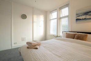 4 bedrooms, iron/ironing board, free WiFi