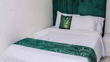 1 bedroom, internet, bed sheets