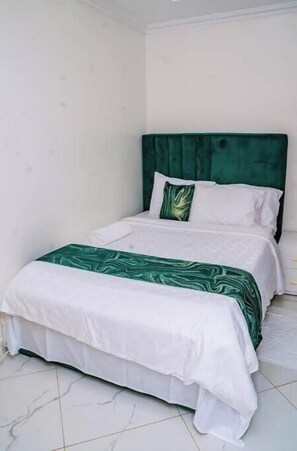 1 habitación, internet y ropa de cama