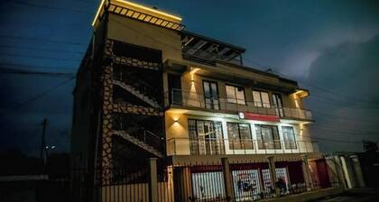 Welcoming 3-bedroom house 3 units