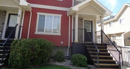 Cozy Furnished Townhome in South Edmonton, near shops etc.
