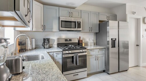 Philly Historic Townhome near PENN & CHOP