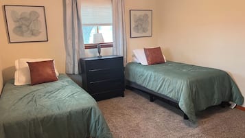 3 bedrooms, iron/ironing board, WiFi, bed sheets