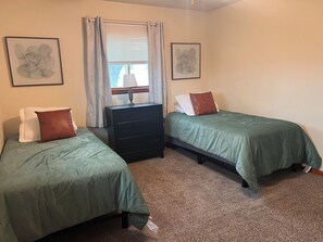 3 chambres, fer et planche à repasser, Wi-Fi, draps fournis