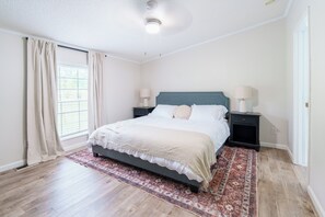 3 bedrooms, iron/ironing board, WiFi, bed sheets