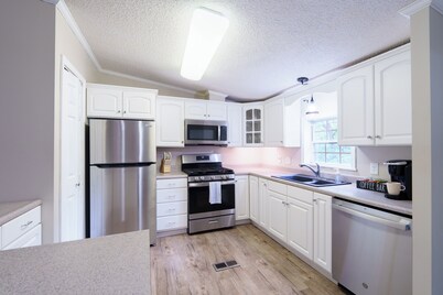 Sugarloaf Mountain Escape
Secluded 3 bedroom, 5 acres, ATV, RV and boat storage.