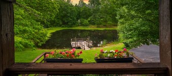 Sugarloaf Mountain Escape
Secluded 3 bedroom, 5 acres, ATV, RV and boat storage.