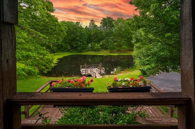 Sugarloaf Mountain Escape
Secluded 3 bedroom, 5 acres, ATV, RV and boat storage.