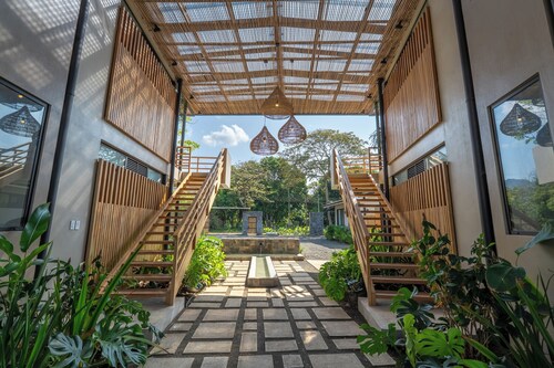 Nanku Coyote - Luxurious Beachfront Home w/ 8 Private Bedrooms and Infinity Pool