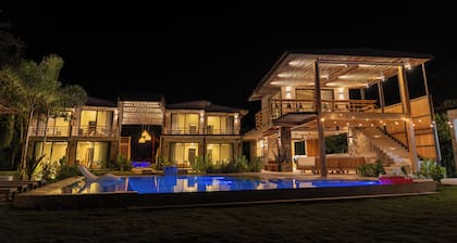Nanku Coyote - Luxurious Beachfront Home w/ 8 Private Bedrooms and Infinity Pool