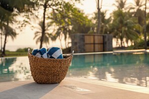 Utendørsbasseng og et oppvarmet basseng