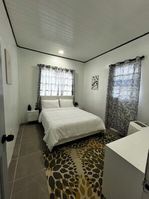 2 bedrooms, WiFi, bed sheets - Adorable 2-bedroom house with AC in Great Diamond (Great Diamond)