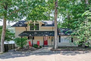 Exterior - Lake days, cozy nights, unforgettable memories (Hot Springs)