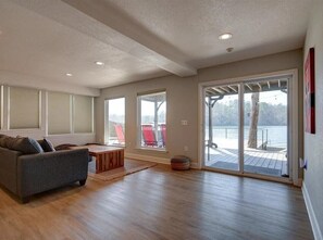 Interior - Lake days, cozy nights, unforgettable memories (Hot Springs)