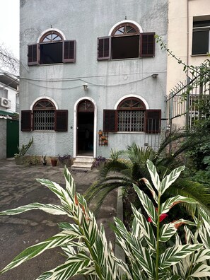 Fachada de la propiedad