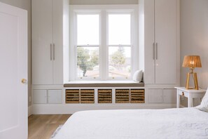 2 habitaciones, tabla de planchar con plancha, internet y ropa de cama