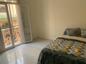 3 bedrooms, travel crib, free WiFi, bed sheets