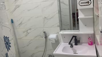 Sabonete, shampoo, papel higiĂȘnico